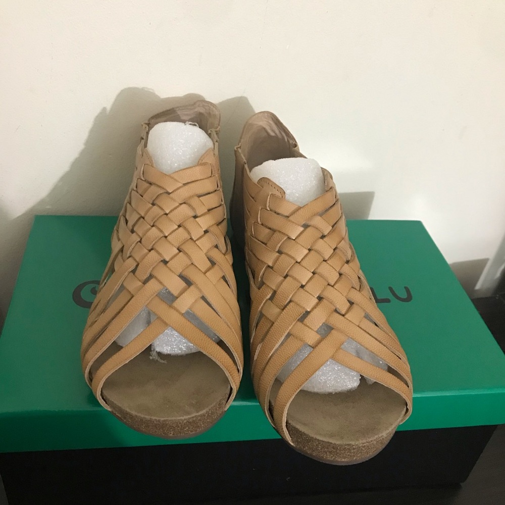 New 6.5 Chocolate Blu Wiz Platform Wedge Sandals tan nude 37